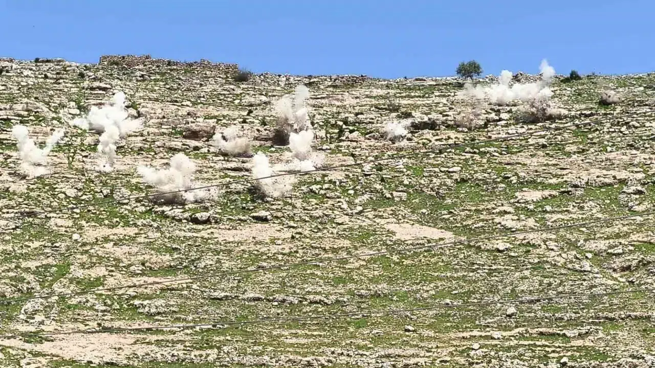 Şırnak'ta korkutan bekleyiş sona erdi: Köyün tepesindeki dev kayalar yeni nesil teknolojiyle parçalandı