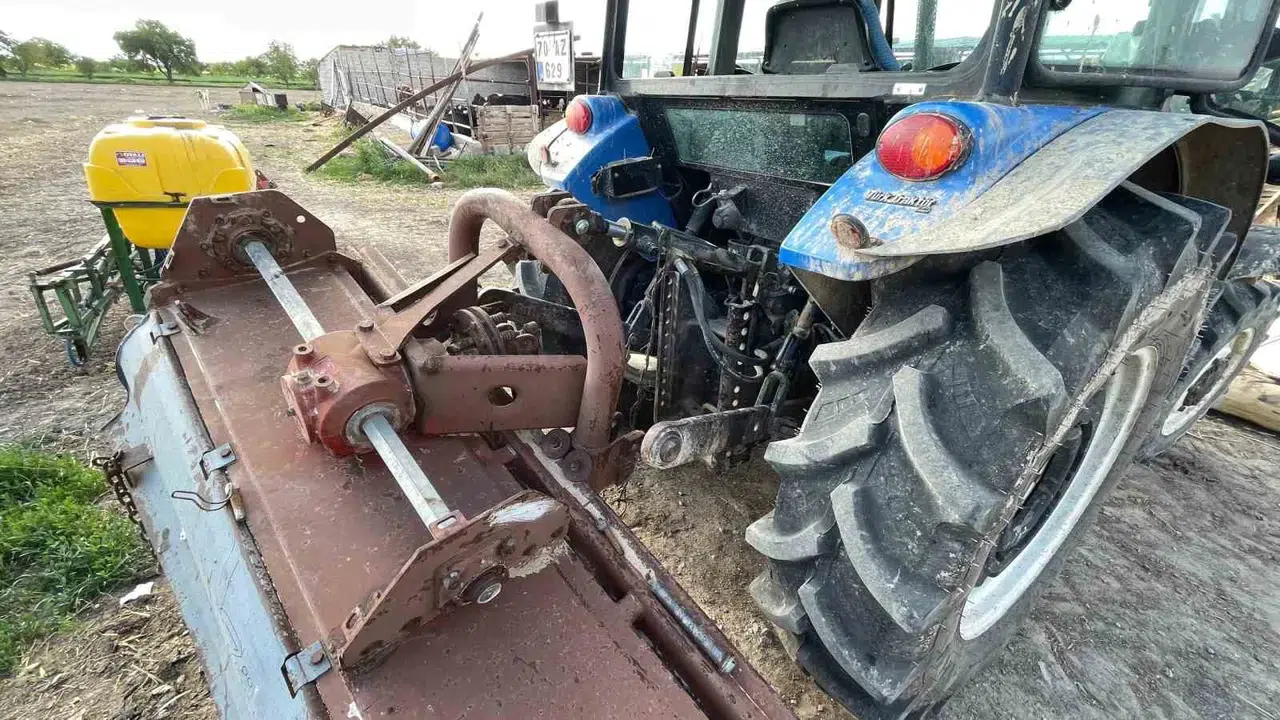 Tarlada korku dolu anlar: Traktör şaftı kolunu parçalıyordu