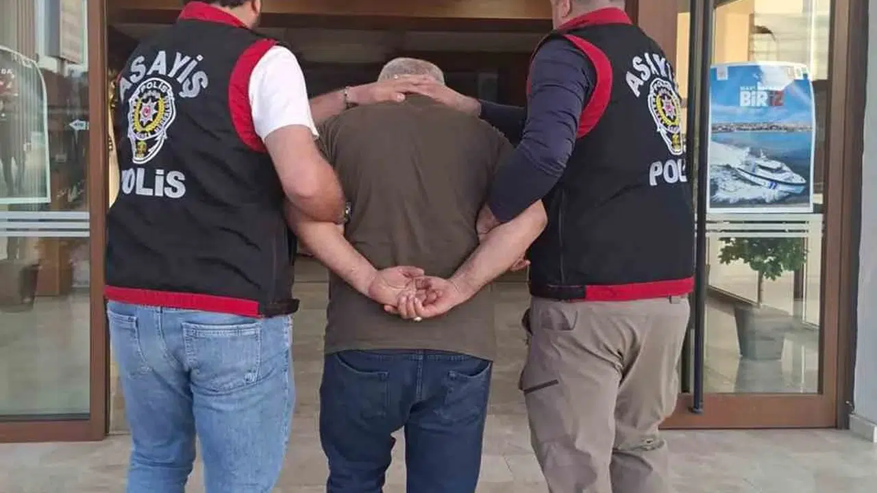 Fethiye’de dehşet anları: Arkadaşının aracını parçalayıp darp etti, kaçarken yakayı ele verdi