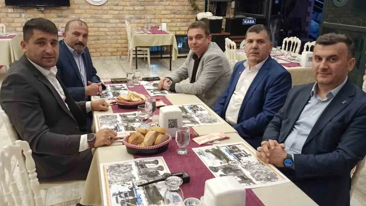 Devrek’te siyasi uzlaşı rüzgarı: İlçe başkanları ortak gelecek için masaya oturdu
