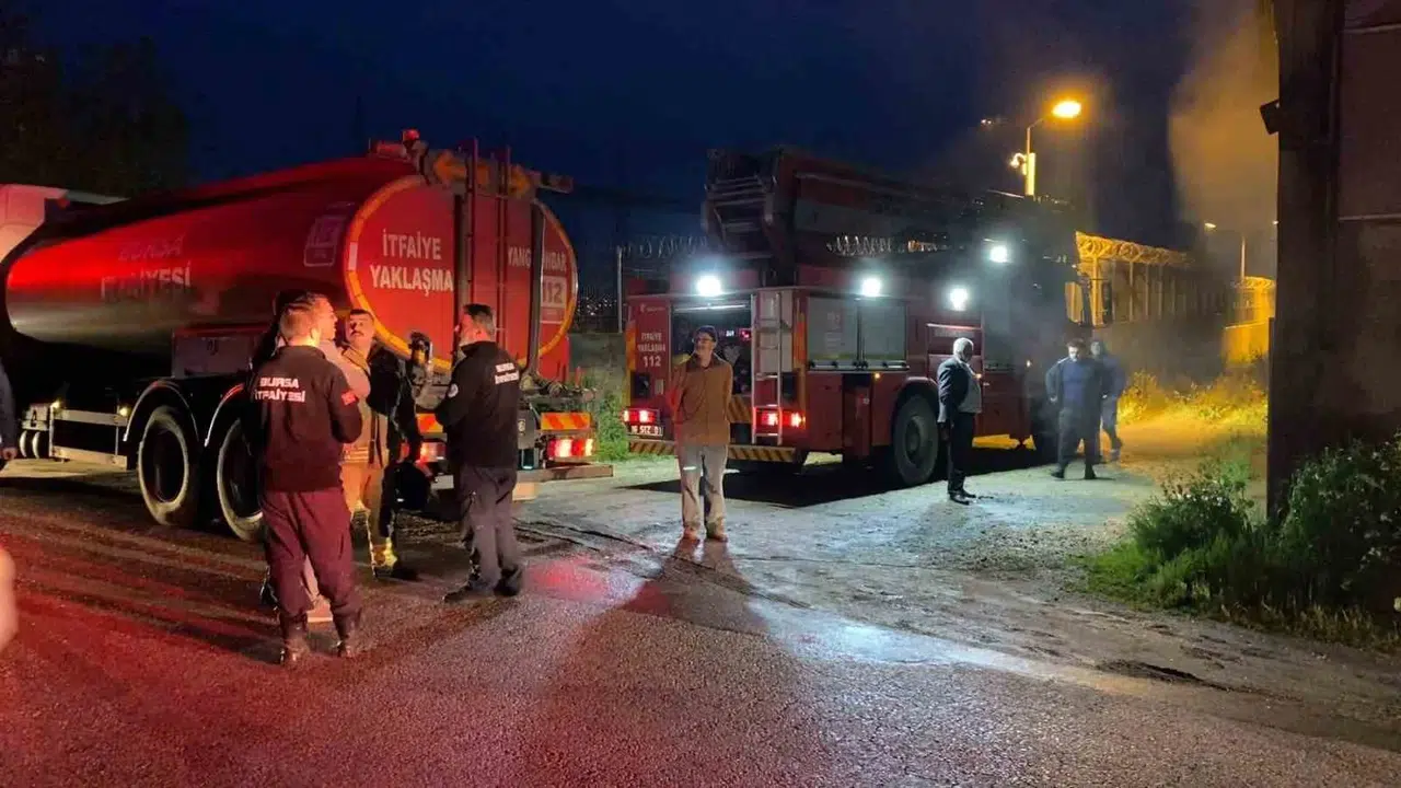 İnegöl’de korkutan gece: Menteşe fabrikasında alevler yükseldi