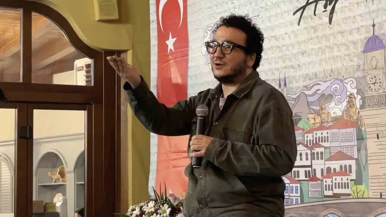 Zihnimizin derinliklerine yolculuk: Prof. Dr. Oytun Erbaş Çorumlularla buluştu