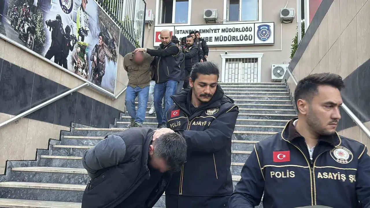 Hurda araçları piyasaya süren şebekeye büyük darbe: 16 kişi hakim karşısına çıkıyor