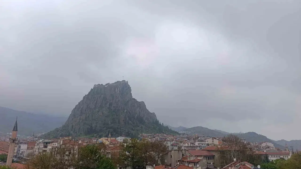 Afyonkarahisar’da mevsim normalleri değişti: Termometreler bir anda çakıldı