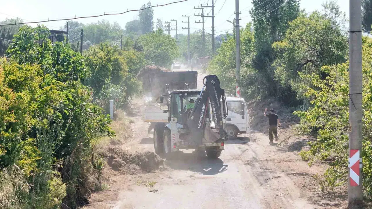 Tarlaya giden yol artık daha güvenli: Üreticinin yüzünü güldüren dokunuş