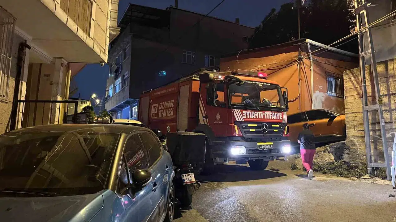 Eyüpsultan’da geceyi aydınlatan dehşet: Bodrum katındaki yangında 4 kişi yaşam mücadelesi veriyor
