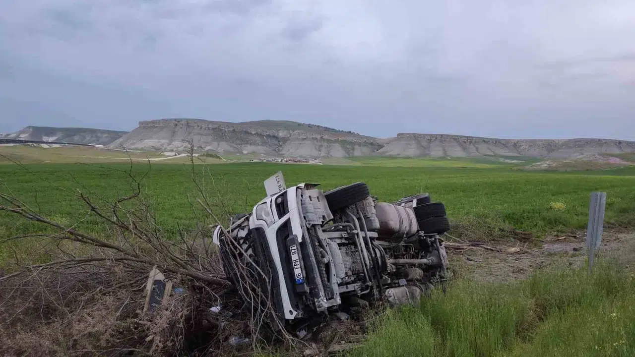 Beypazarı yolunda dehşet anları: Şarampole uçan tırda can pazarı yaşandı