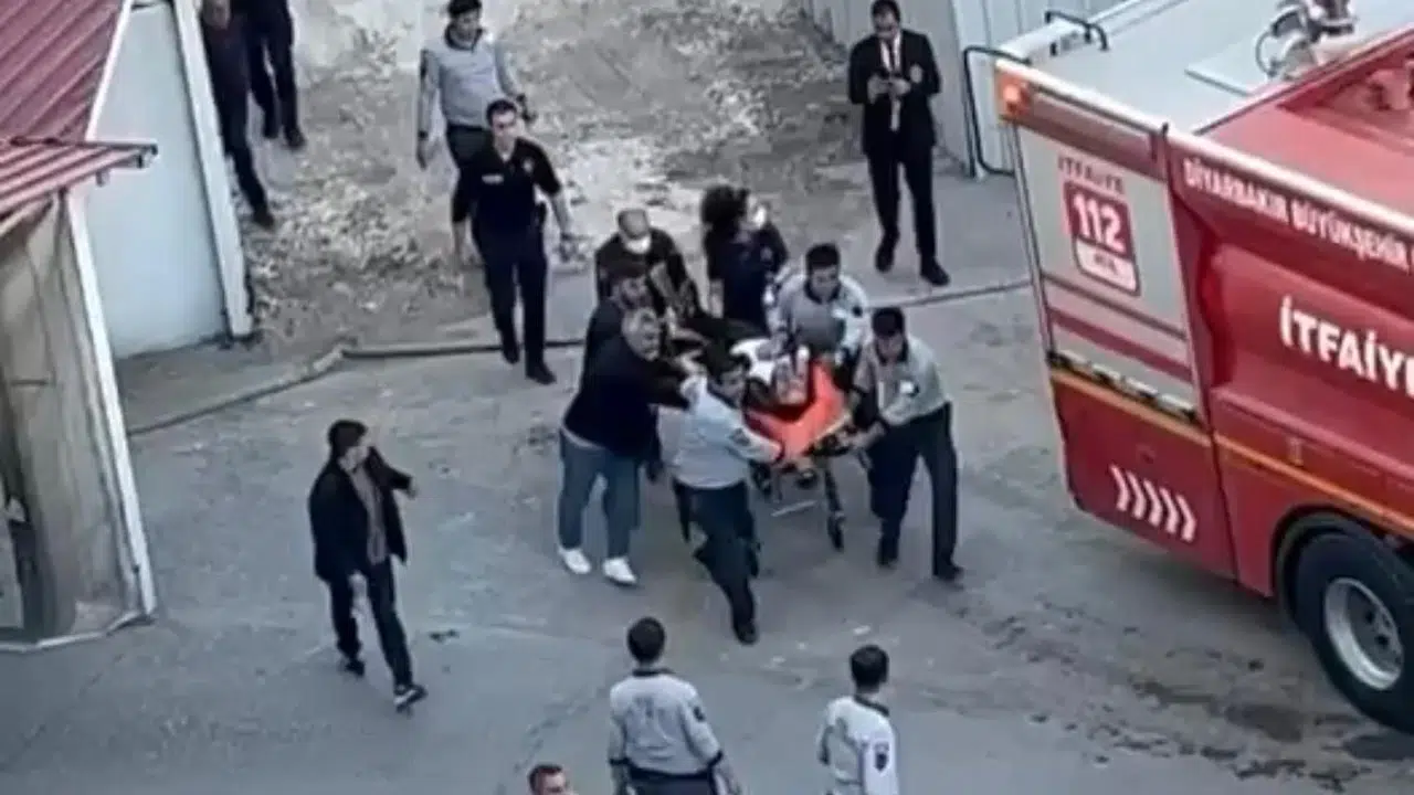 Diyarbakır’da korku dolu anlar: İnşaat halindeki otelde patlama ve yangın paniği