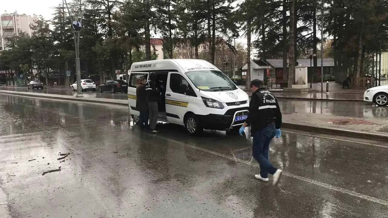 Konya'da film gibi soygun: Kepengi kumandayla açtılar, kaza yapınca ganimeti bırakıp kaçtılar