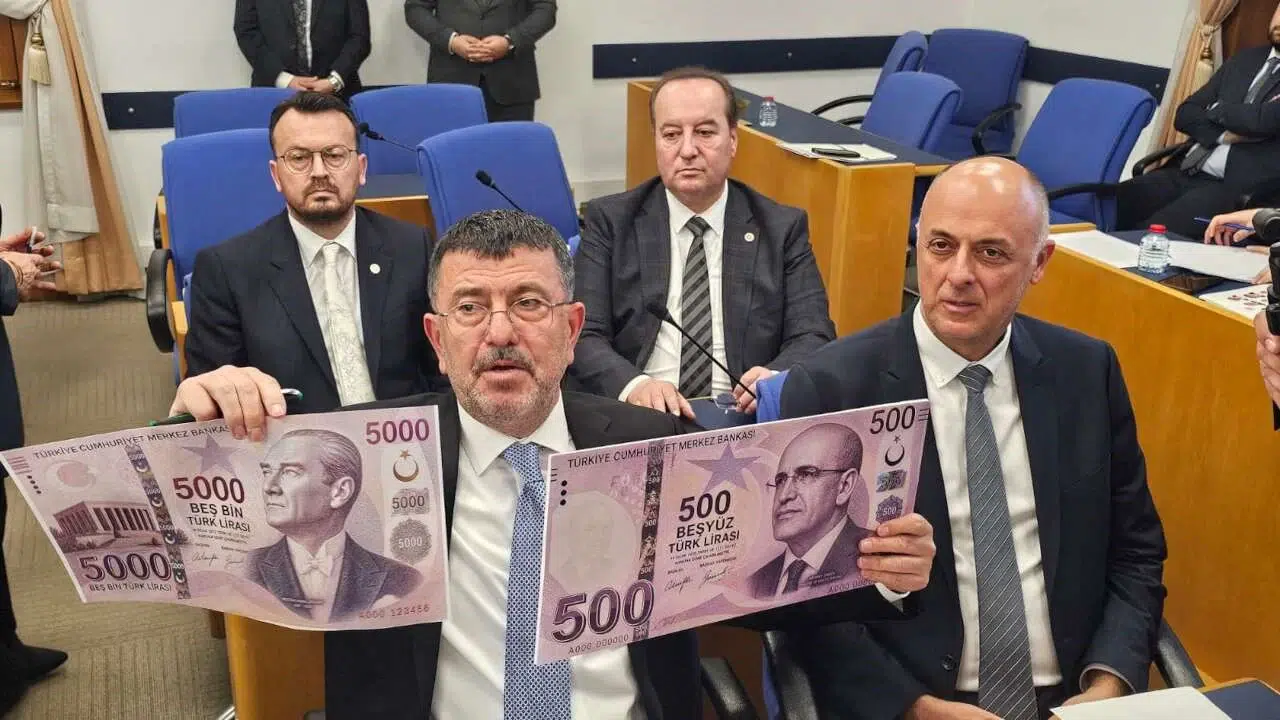 Ekonomi gündeminde 'banknot' krizi: Komisyonda tansiyon yükseldi