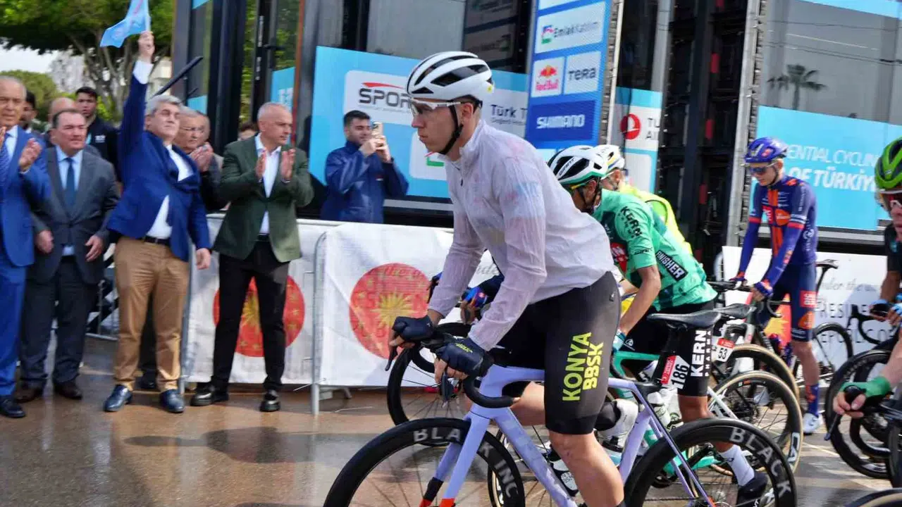 Pedalların gücü Antalya sokaklarında: 61. Cumhurbaşkanlığı Türkiye Bisiklet Turu'nda büyük final öncesi nefes kesen etap