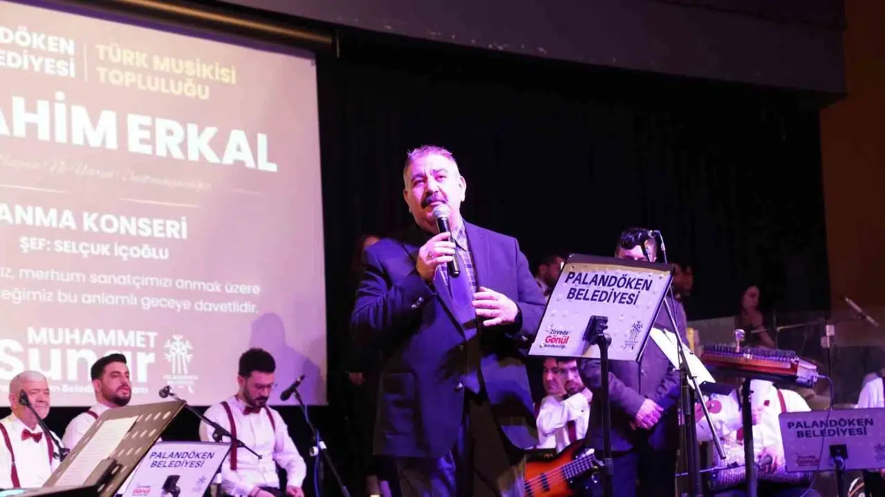 Erzurum’un sesi salonlara sığmadı: İbrahim Erkal özlemle anıldı