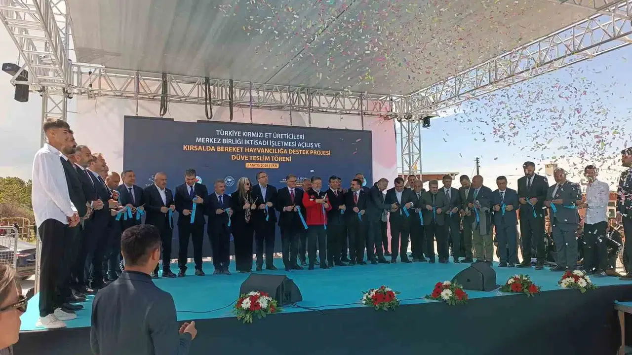 Üretim gücü olmayanın imkanları boşa gider: Bakan Yumaklı'dan Van'da stratejik hayvancılık mesajı