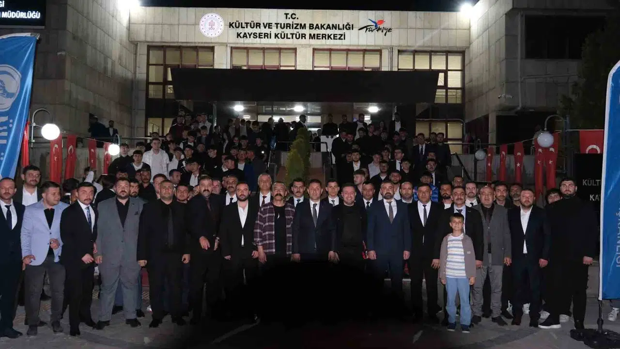 Kayseri’de türkü şöleni: Genç sesler milli ruhu sahnede yaşattı