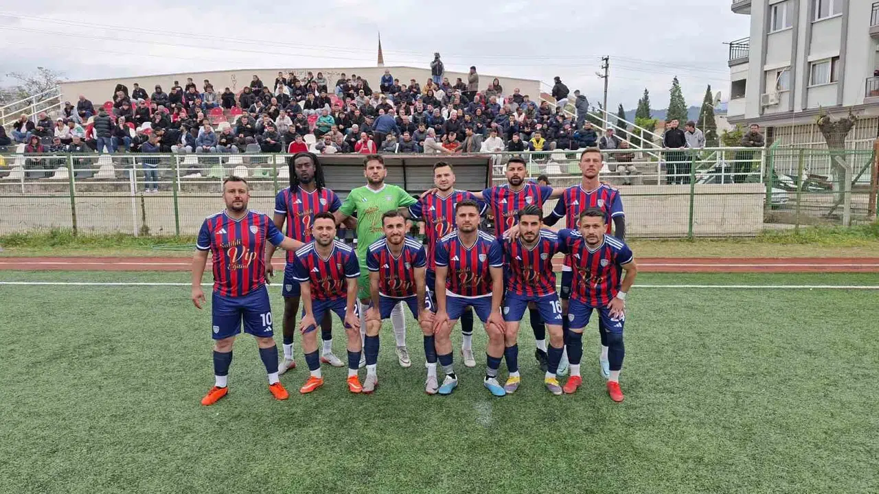 Küllerinden doğan efsane: Kocaçeşmespor şampiyonlukla döndü