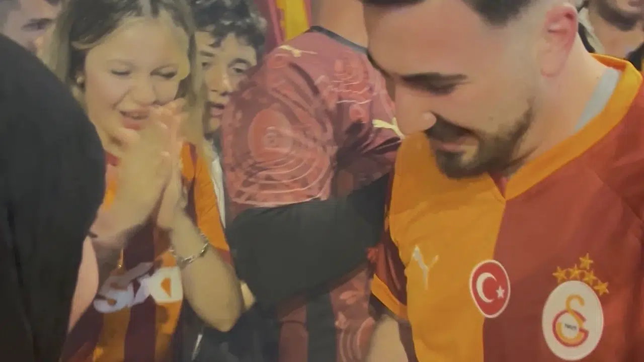 Kayseri’de şampiyonluk coşkusu ikiye katlandı: Meydanda unutulmaz evlilik teklifi