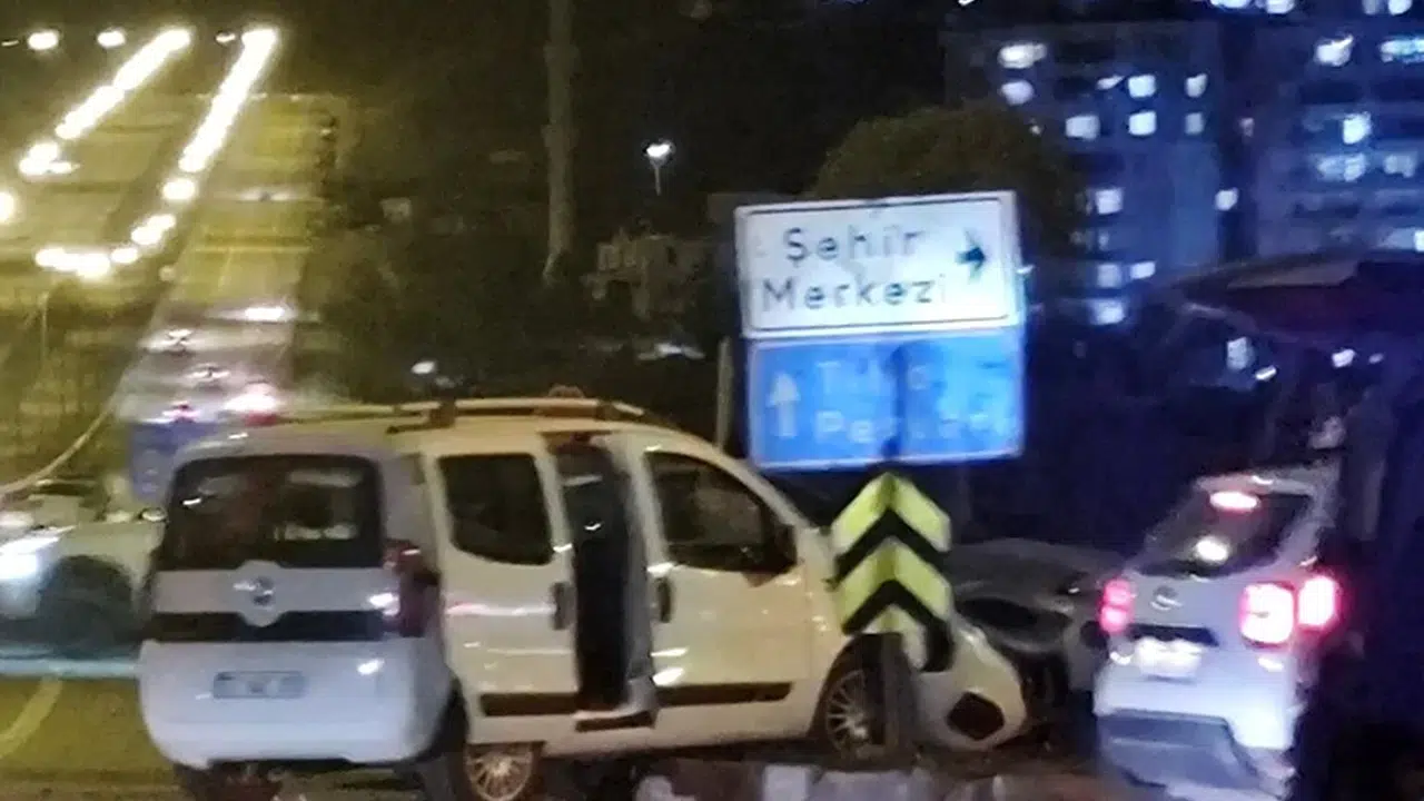 Siirt çevre yolunda şiddetli çarpışma: İki sürücü hastanelik oldu