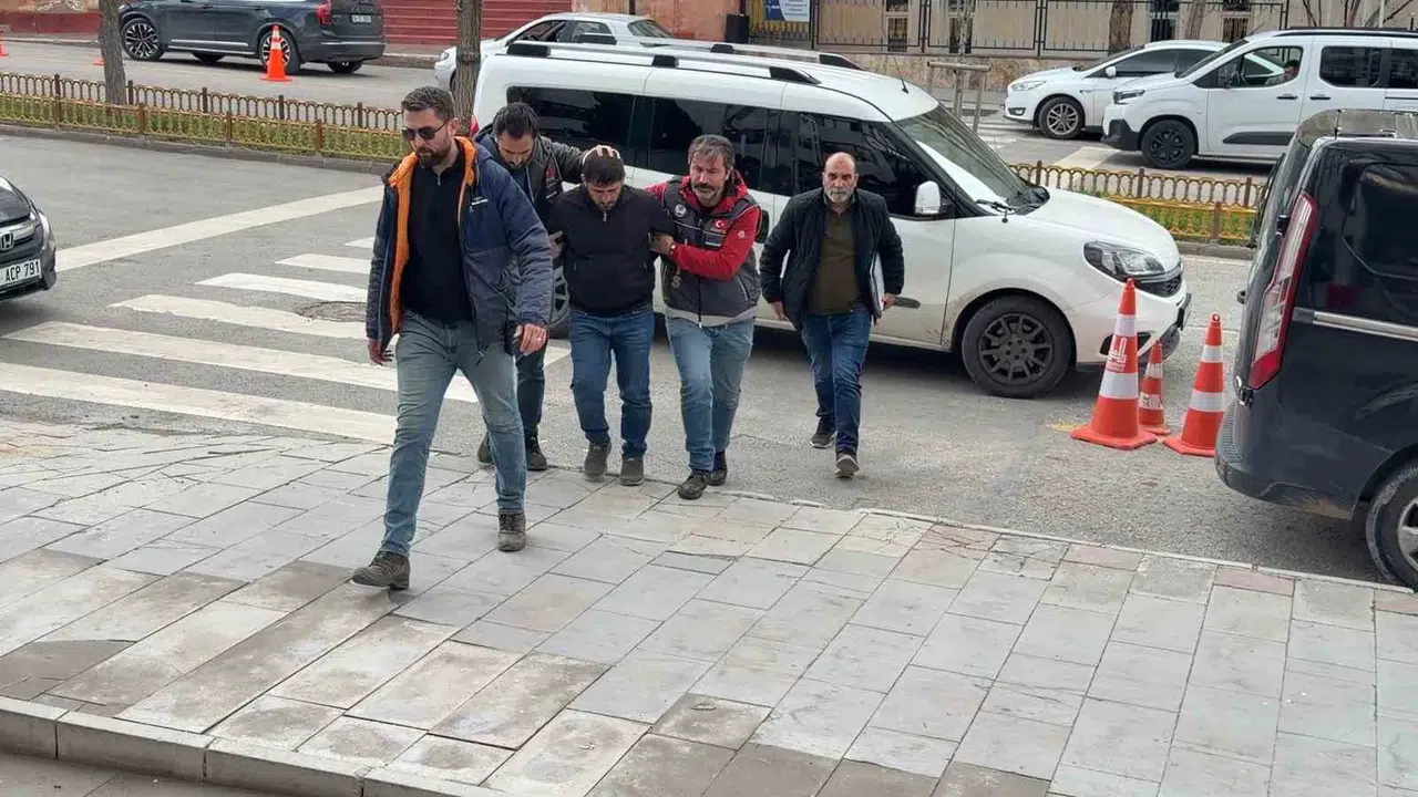 Erzurum’da kanlı gece: Bir ölü, bir yaralı bırakan saldırgan yakayı ele verdi