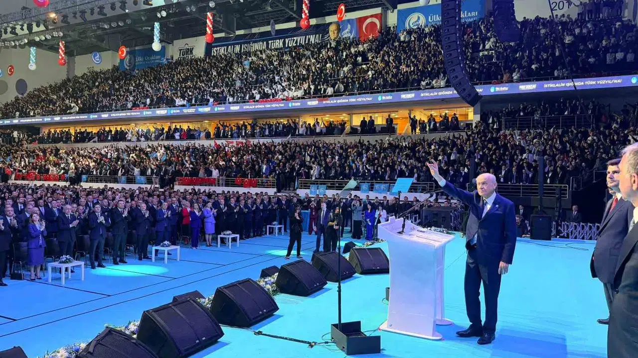 Bahçeli’den gençlere tarihi çağrı: Kırgınlıkları bir kenara bırakıp tek yürek olma vakti