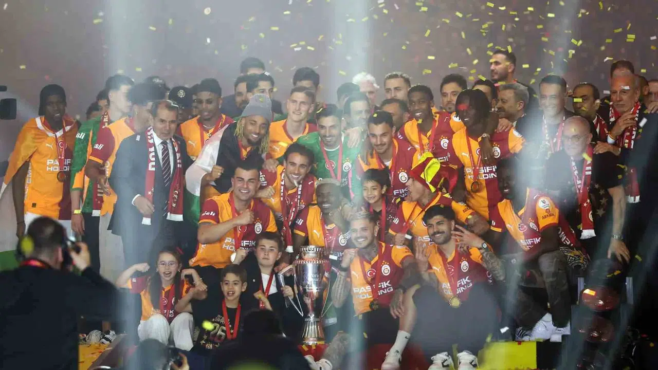 Zirveye ambargo koydu: Galatasaray’dan tarihi bir duble daha