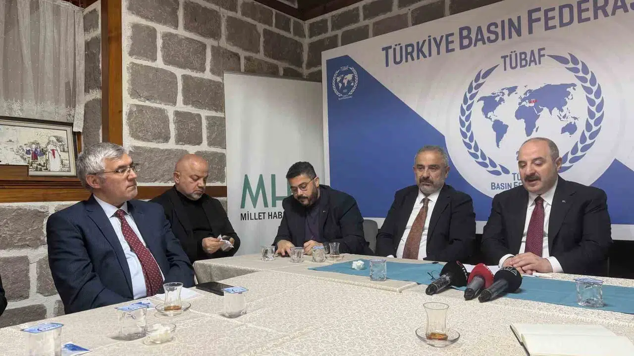 Varank’tan CHP’ye sert eleştiri: Partiyi bir troika yönetiyor, tüm dizayn Özgür Özel’e göre yapılıyor