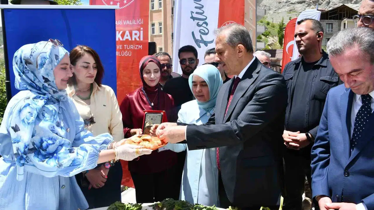 Sofraların gizli hazinesi gün yüzüne çıktı: Hakkari’nin asırlık lezzetleri Meydan Medresesi’nde buluştu