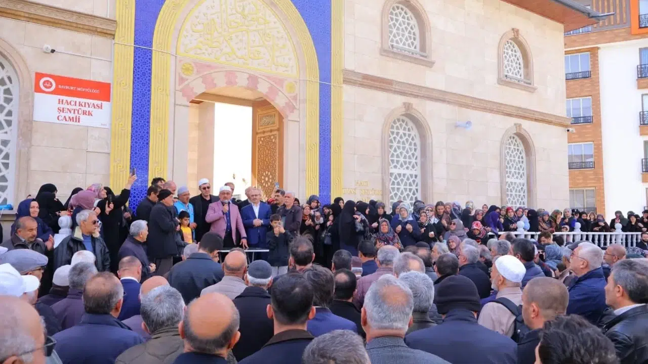 Bayburt'ta duygu dolu anlar: Kutsal topraklara giden kafile dualarla yola çıktı