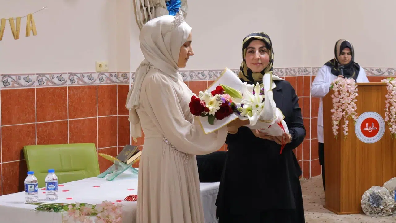 Bayburt’ta büyük başarı: 14 saatlik maratonla Kur’an-ı Kerim’i ezbere okudu