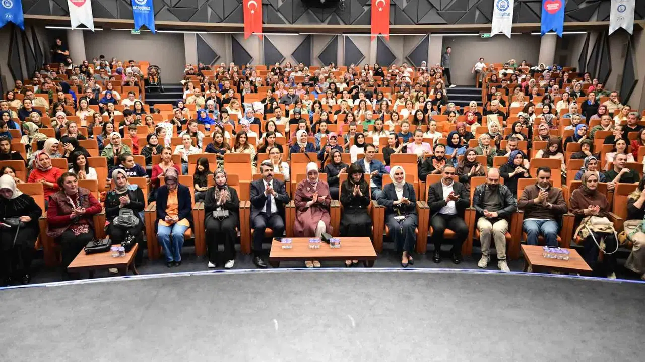 Çocuk yetiştirmenin şifrelerini verdi: Akademisyen Anne Yıldırım’da ebeveynlere rehberlik etti