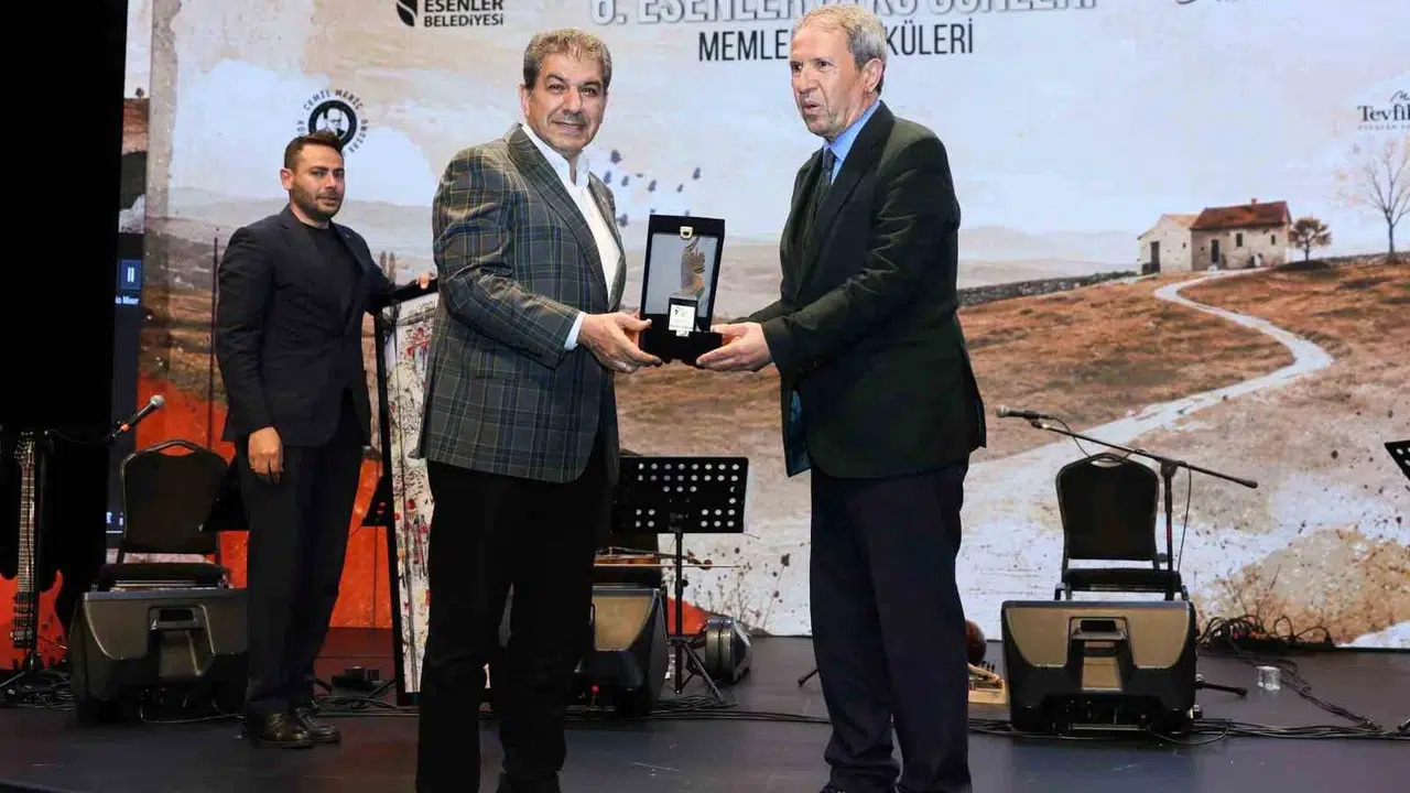 Edebiyatın kalbi Esenler’de attı: Usta yazar Necip Tosun’a anlamlı ödül
