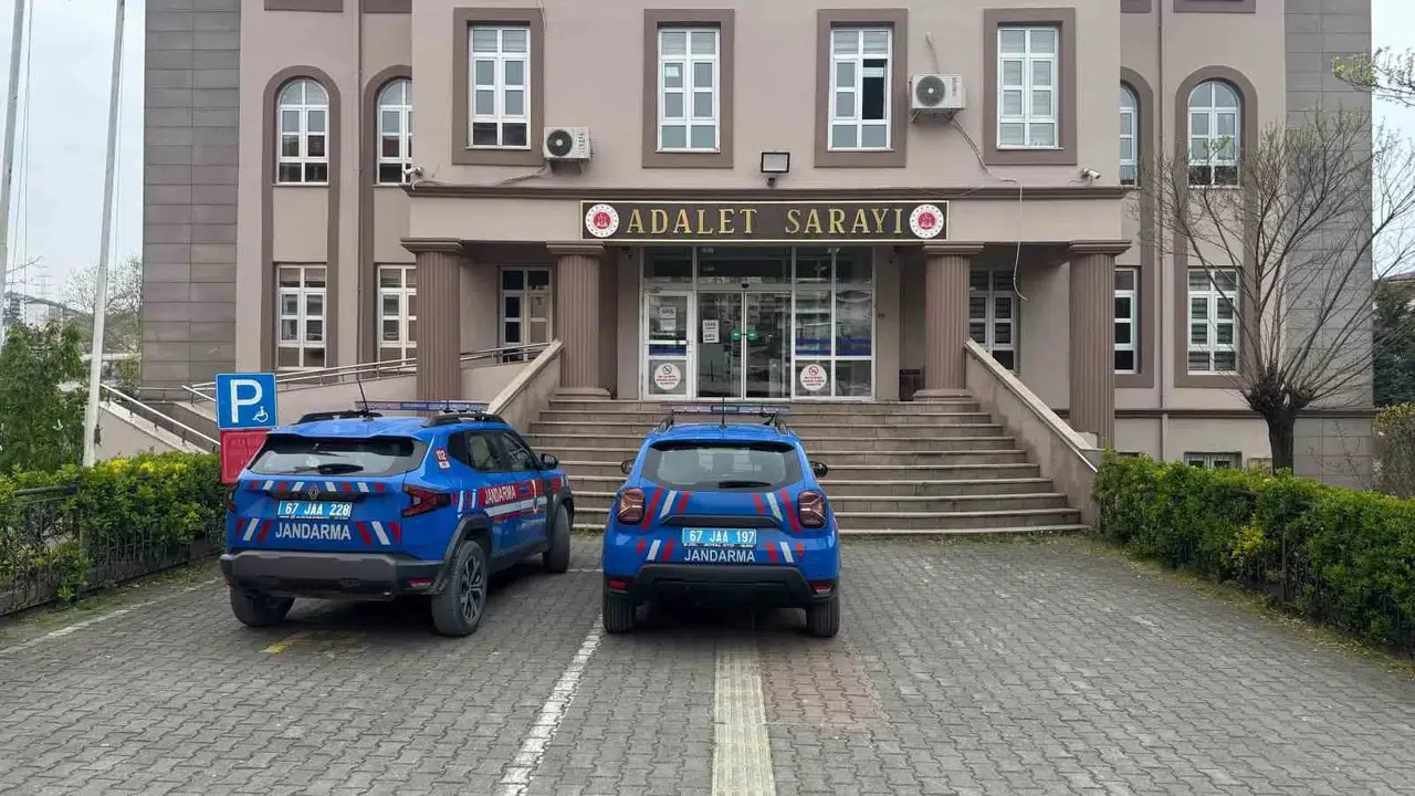 Alaplı’da zehir tacirlerine geçit yok: 7 kilo bonzai üretilecek maddeyle yakalandılar