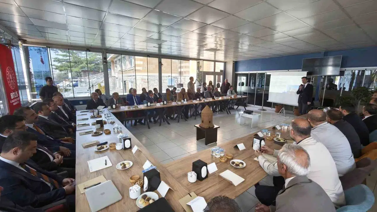 Anadolu’nun taş ustalığı UNESCO yolculuğunda: Ahlat’ta mirasın geleceği masaya yatırıldı