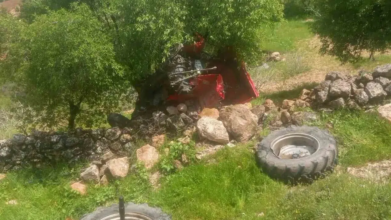 Ölümle burun buruna geldi: Saniyelerle yarışıp traktörden atladı, uçurumun kenarından döndü