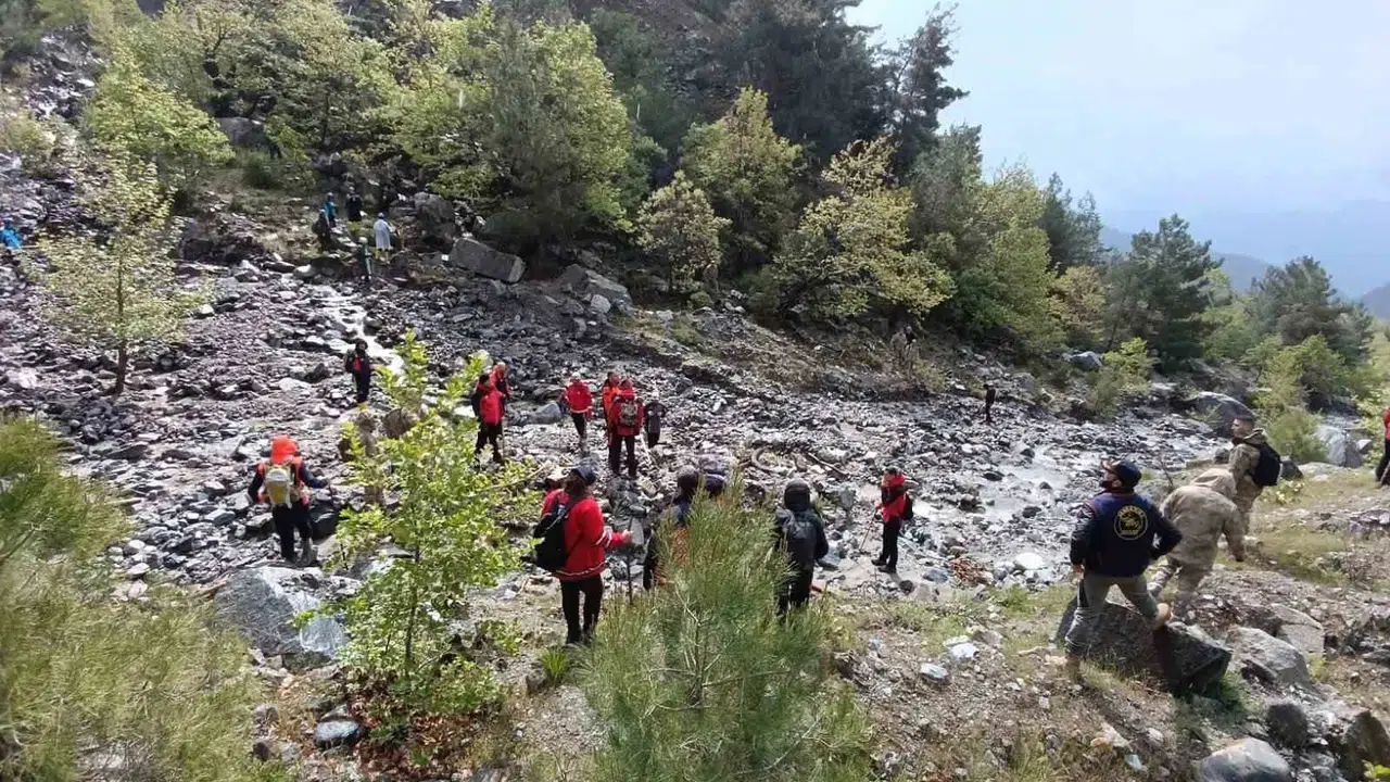 Gencelli'de umutlu bekleyiş: 31 yaşındaki Ahmet Açıkkol her yerde aranıyor