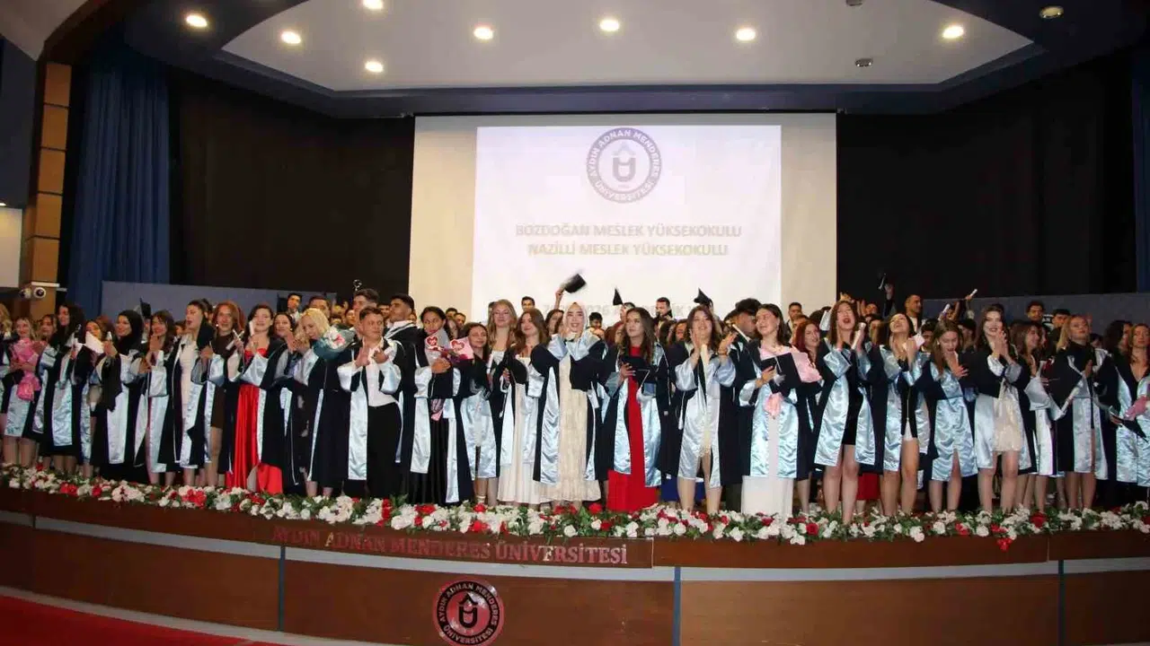 Geleceğe uğurlanan genç yetenekler: Bozdoğan ve Nazilli MYO’da mezuniyet coşkusu