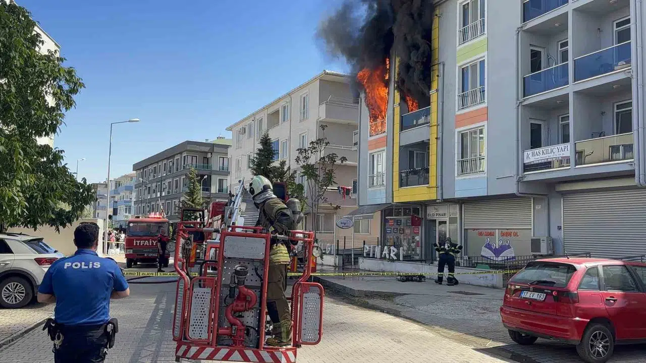 Çanakkale’de dehşet anları: Balkonda mahsur kalan kadın ölümün kıyısından döndü