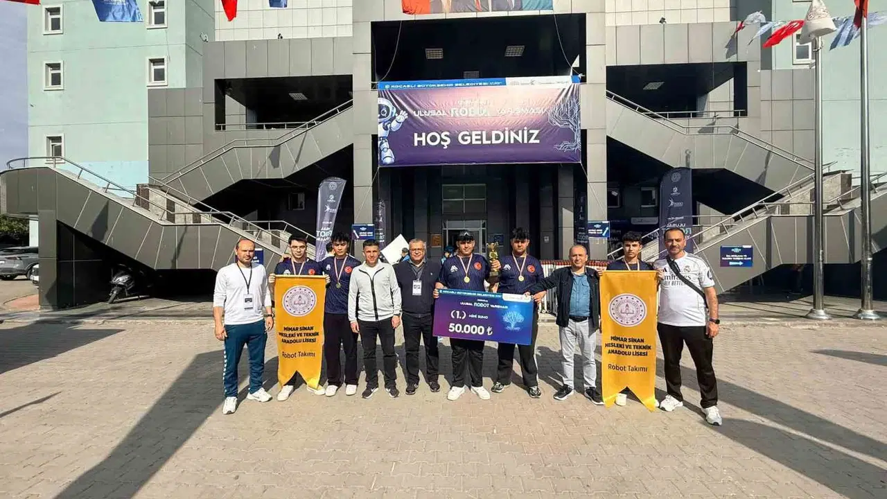 Bozüyük'ün gururu oldular: Genç mühendis adayları Türkiye'nin zirvesine yerleşti