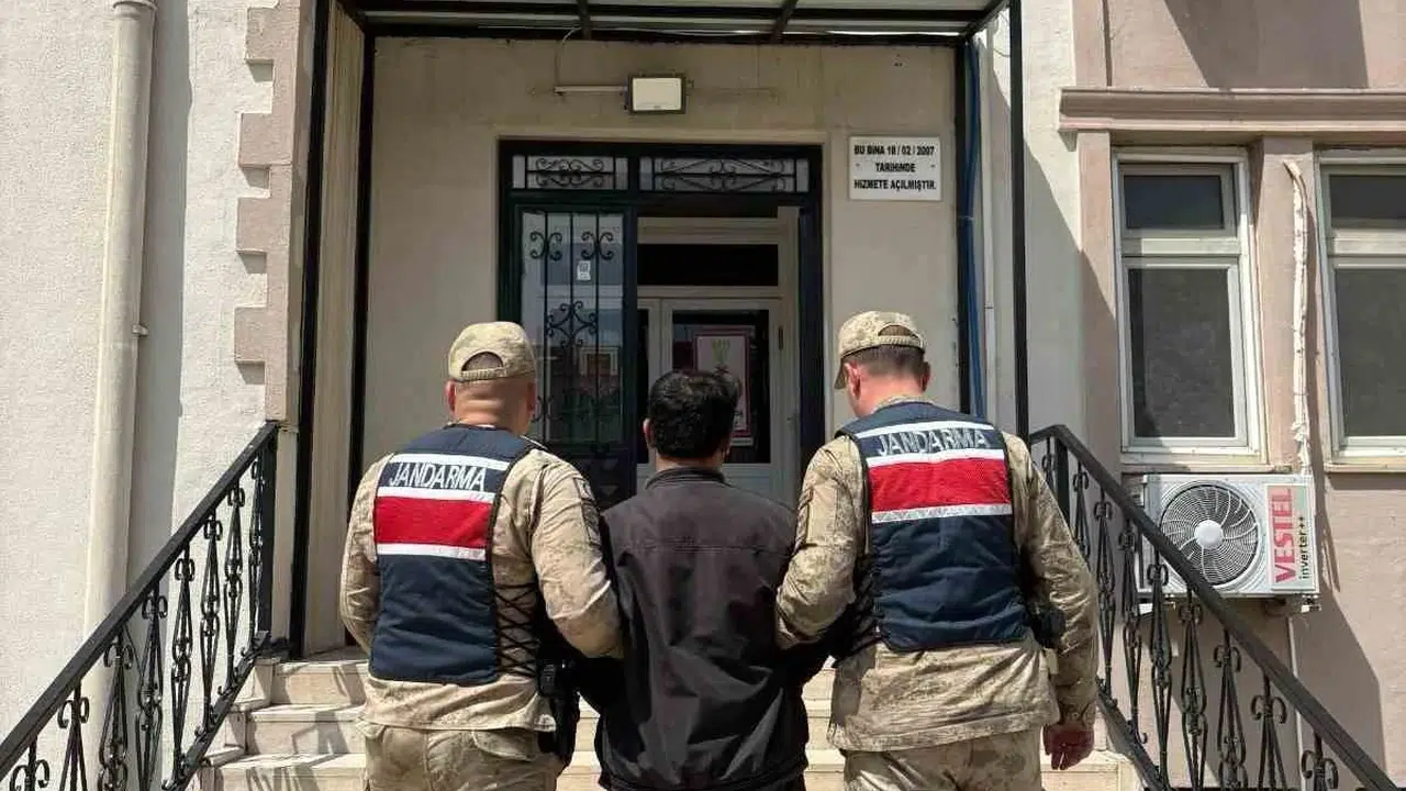 Adalet arayışı sonuç verdi: Uzun süredir aranan firari Karaköprü’de enselendi