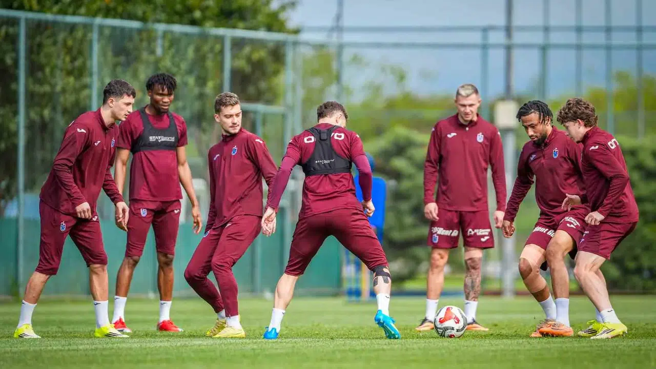Zirve yarışında istikrar vurgusu: Trabzonspor 52 yıllık tarihinde bir kez daha kürsüde