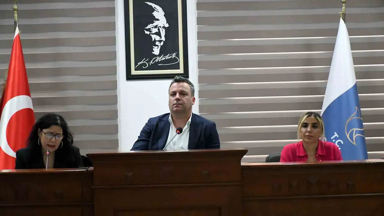 Kuşadası’nda plajlarda yeni dönem: Şezlong ücretleri belli oldu, internet ücretsiz hale geliyor