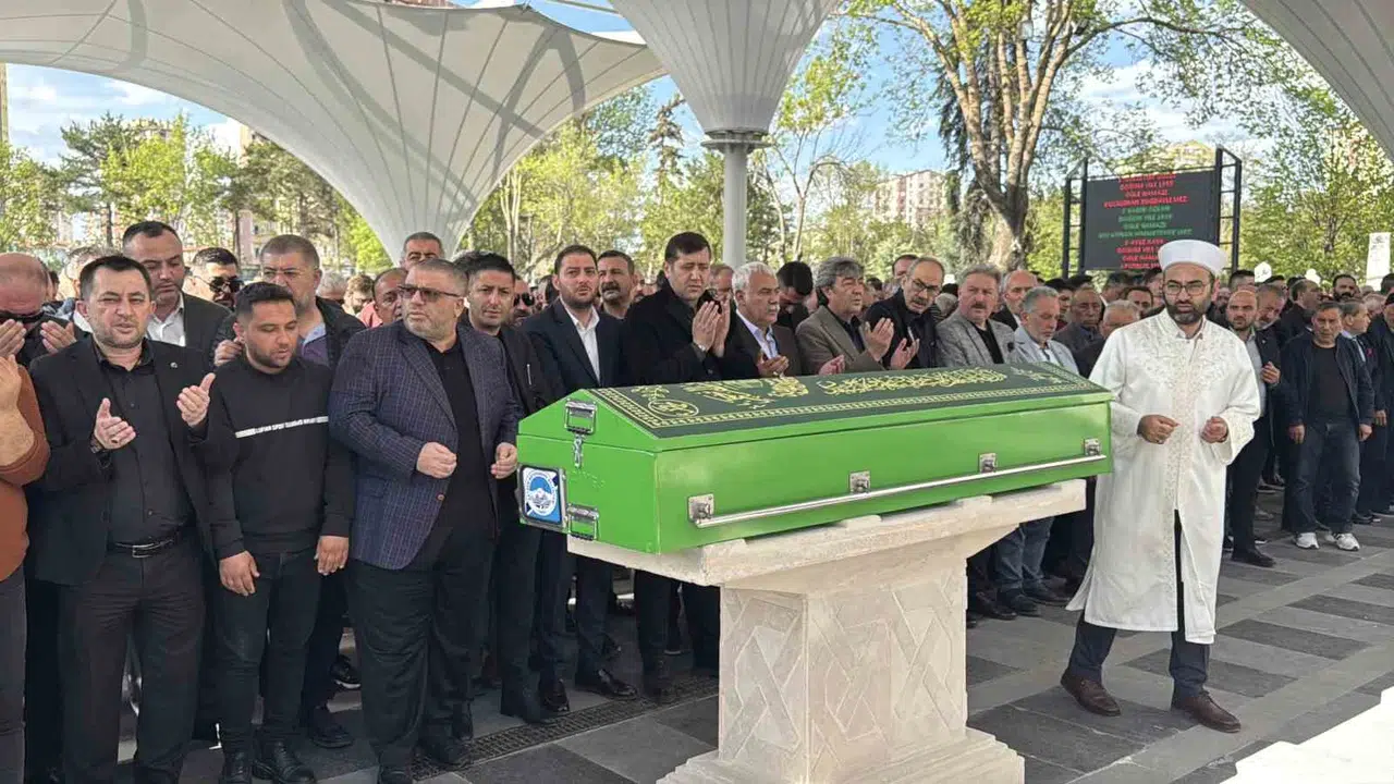 Siyaset dünyasını yasa boğan veda: MHP Kayseri İl Başkan Yardımcısı Ali Korkmaz son yolculuğuna uğurlandı