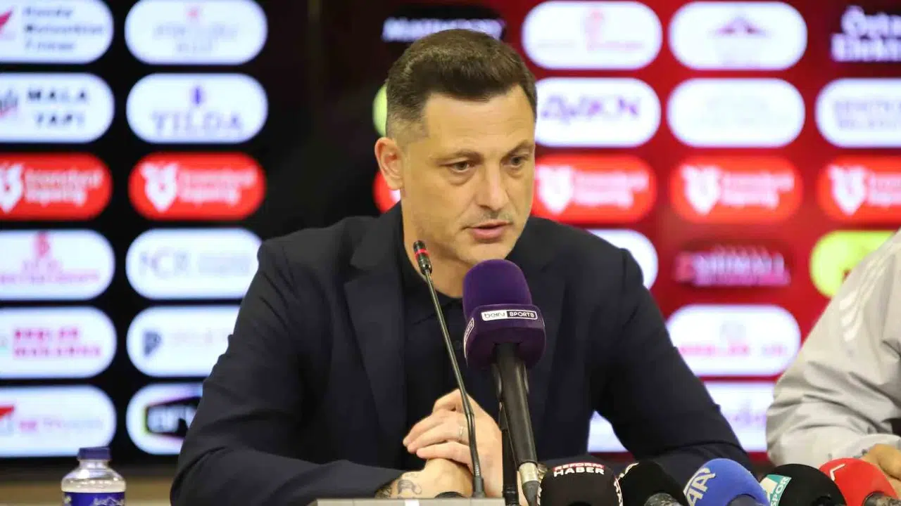 Mirel Radoi'den Beşiktaş maçı sonrası sitem: Kaybedeceksek bile savaşarak kaybetmeliyiz
