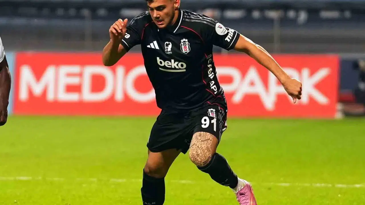 Beşiktaşlı genç yıldıza Elazığ yolunda şok: Hız sınırını aşınca direksiyon başından uzaklaştırıldı