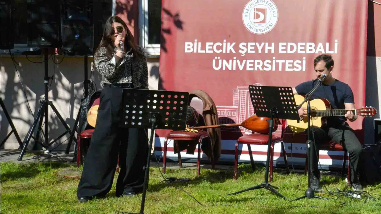 Gölpazarı kampüsünde müzik rüzgarı: Öğrenciler sahne tozunu attırdı