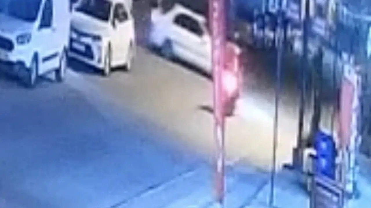 Kapaklı'da dehşet anları: Kavşakta motosiklet ile otomobil böyle çarpıştı