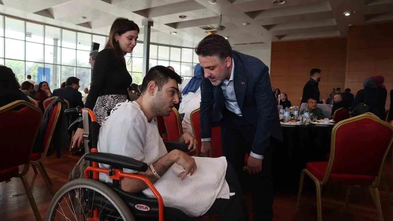 Bursa’da engelleri yıkan buluşma:  Asıl mesele gönüllerdeki mesafeleri kaldırmak