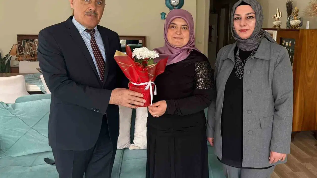 Gönüllere dokunan fedakarlık: Bayburt’ta koruyucu annelere anlamlı ziyaret