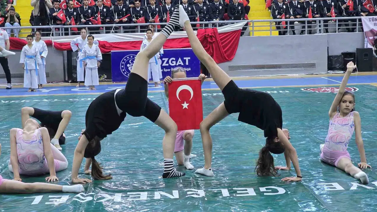 Yozgat’ta 19 Mayıs coşkusu: Genç sporcular hünerlerini sergiledi