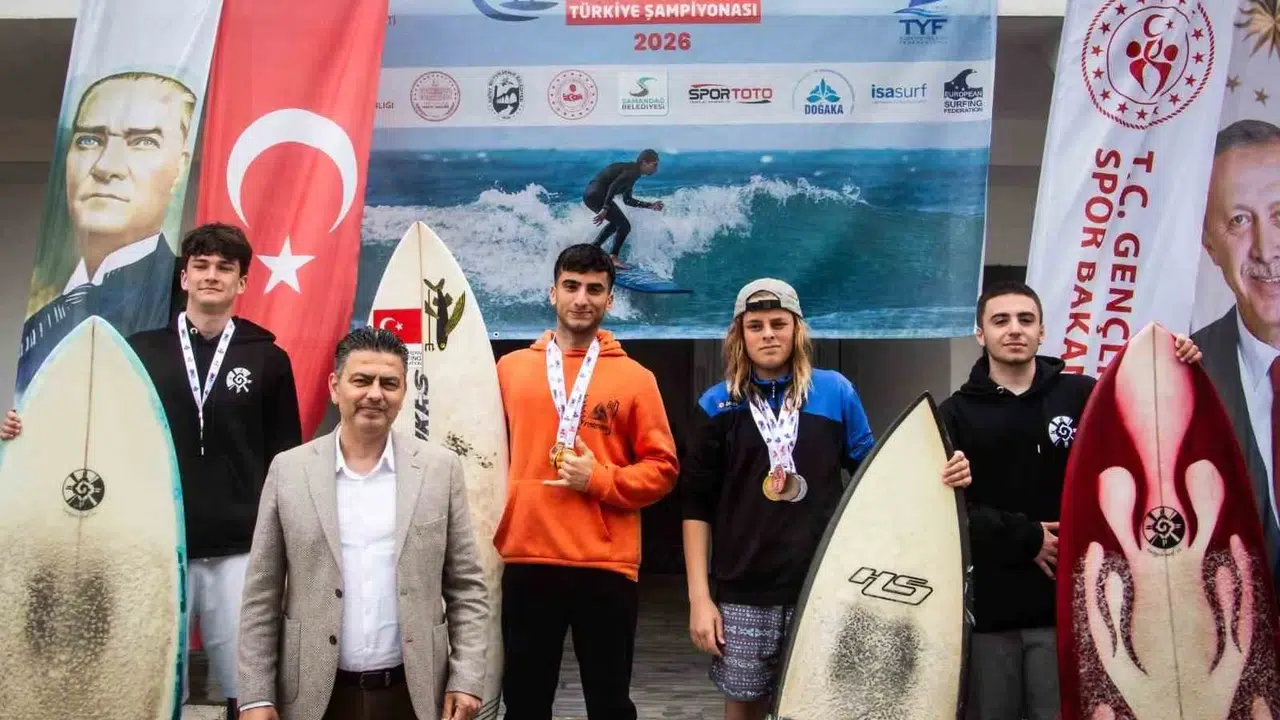 Samandağ'ın dev dalgaları genç yetenekleri zirveye taşıdı: Milli takımın yeni yıldızları belli oldu