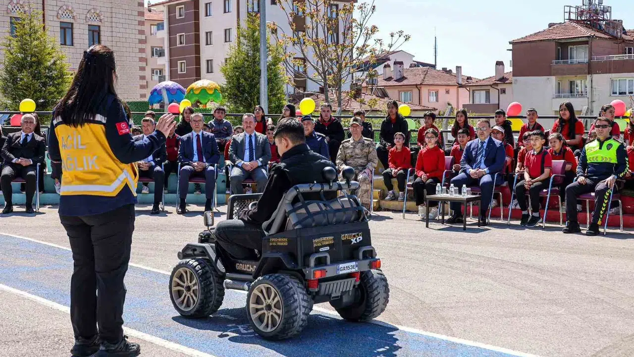 Bilecik’te trafik bilinci aşılandı: Vali Sözer’den geleceğin sürücülerine önemli mesaj